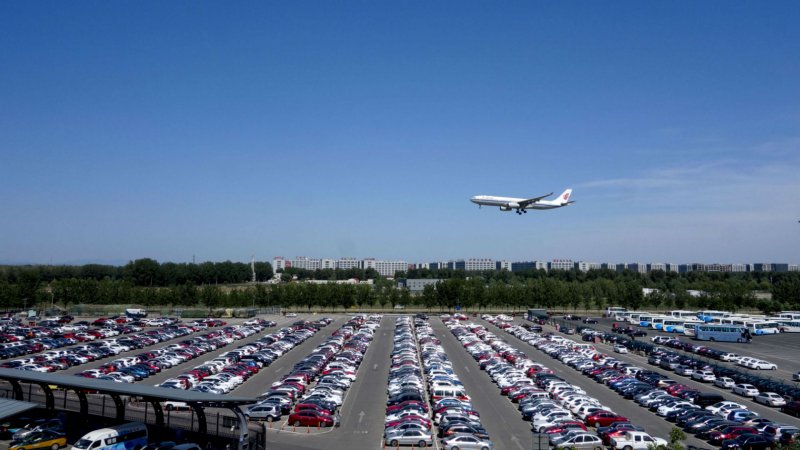 Jet-Setting Thieves Are Stealing Millions Worth of Cars From Airport Parking Lots Nationwide