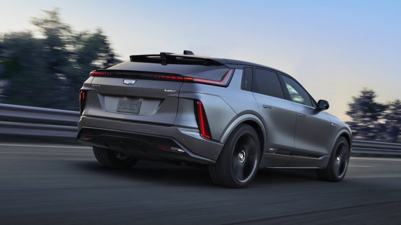 Low-Slung Cadillac Lyriq-V Looks Like the CTS-V Wagon’s Spiritual Successor